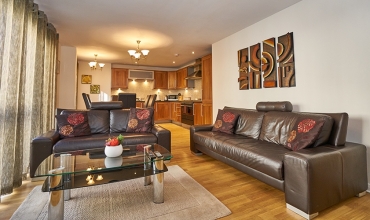 living-area-edinburgh-apartment-lp242-01