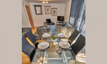 self-catering-living-area-tollcross-lp202-02